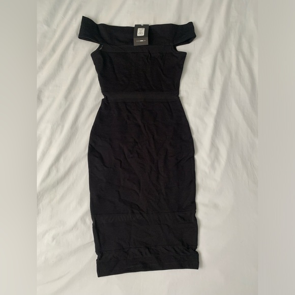 Black off the shoulder dress - Picture 1 of 3
